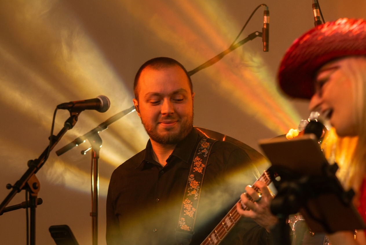 Sängerinnen und Sänger auf der Bühne